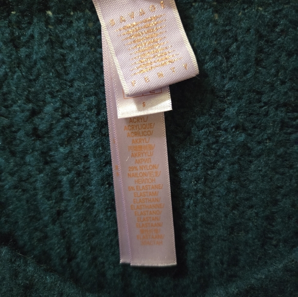 Savage X Fenty Fuzz Fit Knit V Neck Sweater - off shoulder - Picture 4 of 5